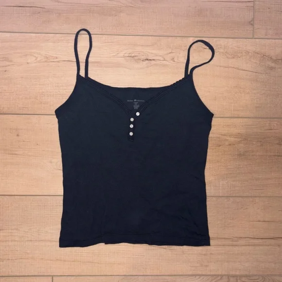 Brandy Melville 5 piece tank tops - Picture 4 of 5